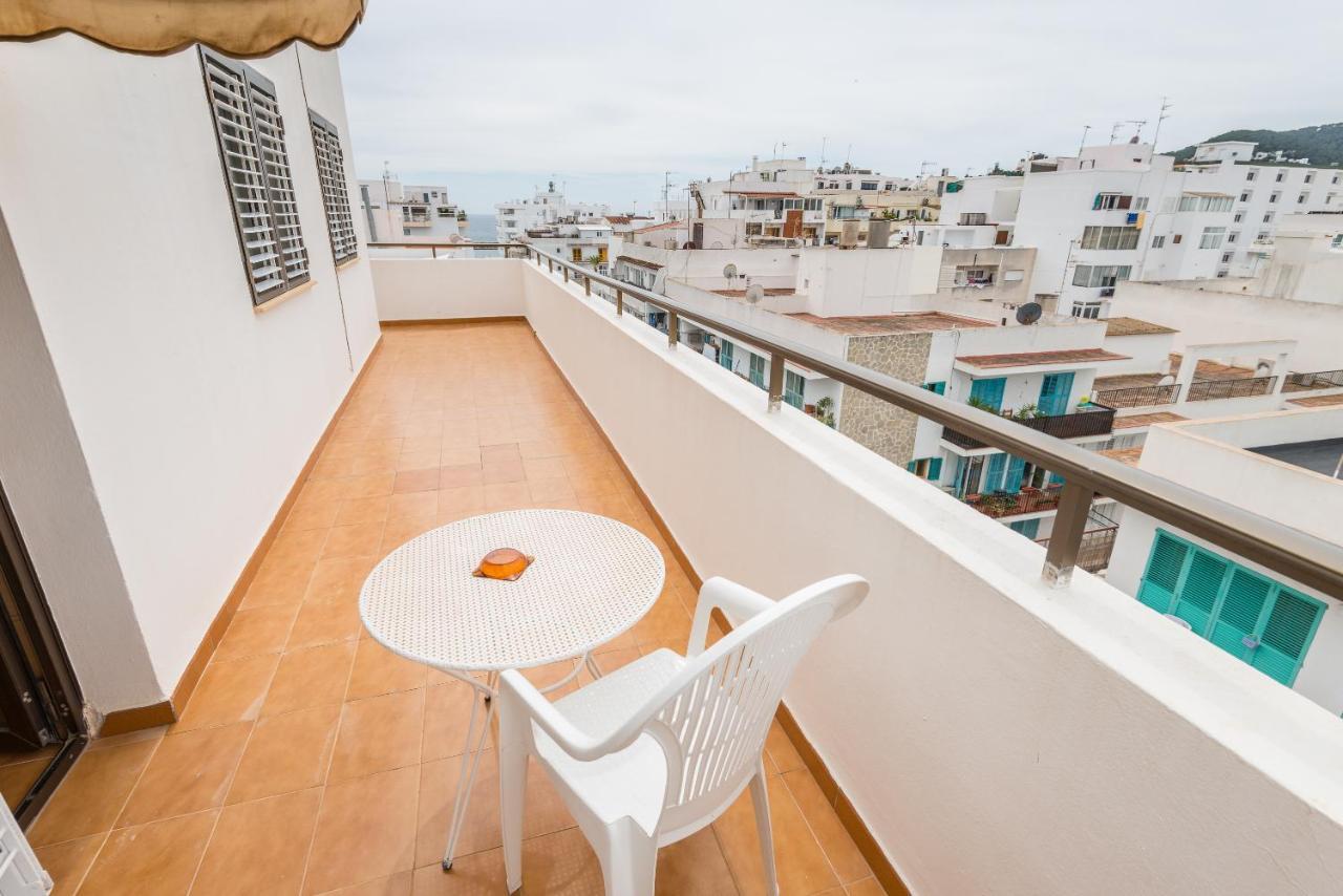 Apartments Niko Santa Eularia des Riu Exteriör bild